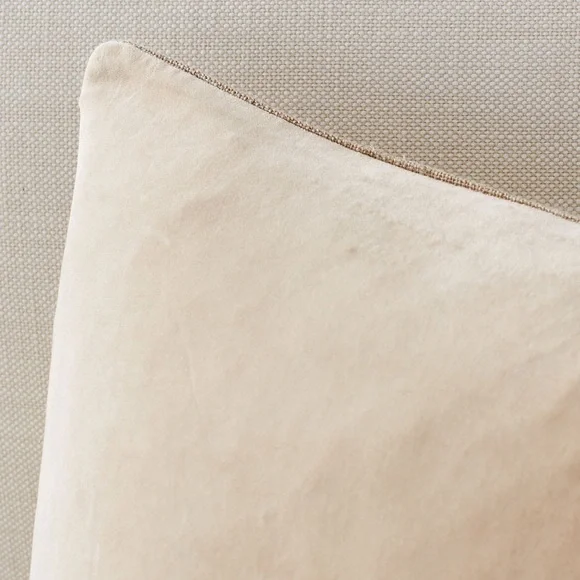 Pottery Barn 18x18 Deep Purple Velvet and Linen Pillow Cover - Picture 9 of 9